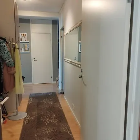 Scandinavian Taiteilijan 3h Huoneisto شقة *